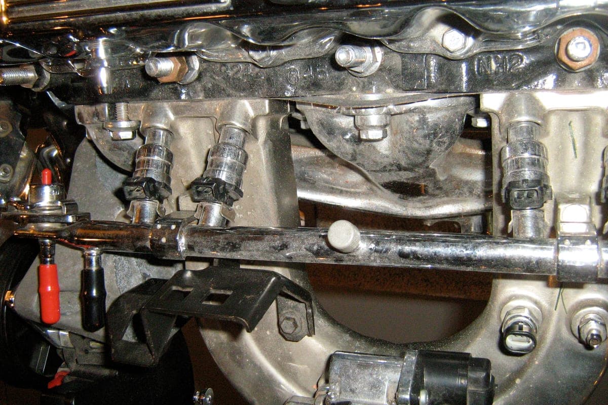 Jeep 2.5 liter 4-cylinder engine chromed i